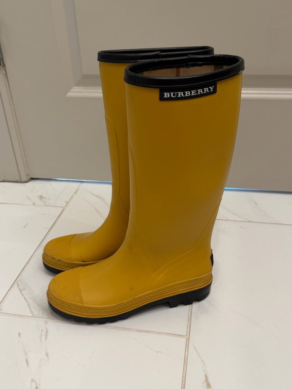 Burberry - Yellow and Black Trim Wellington Rain Boots - 39